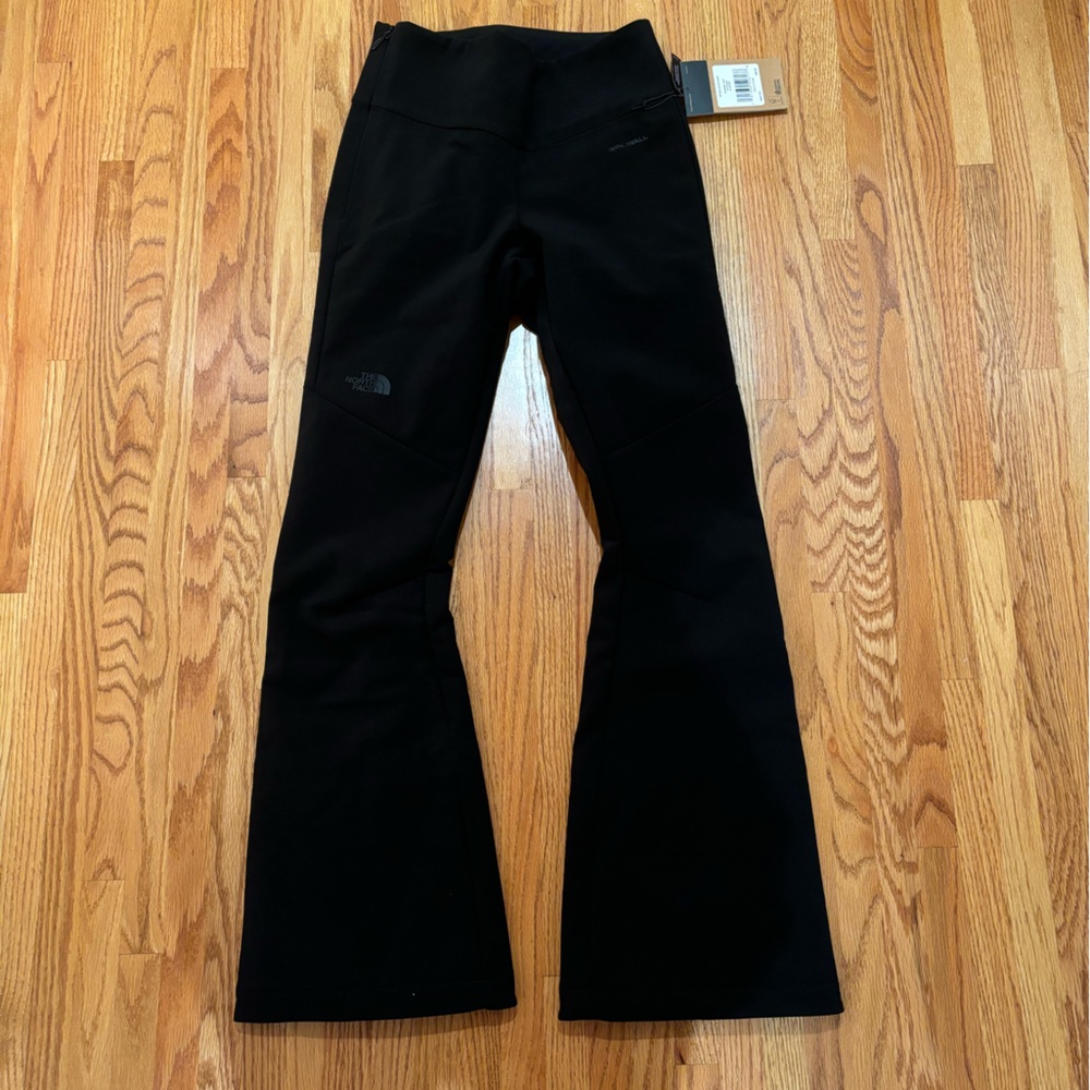 The North Face Snoga ski pants.  Black.  Size 4 SHORT.  NWT